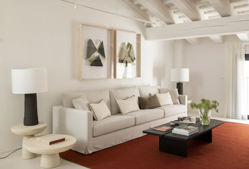 Premium apartment in El Gótico with 3 bedrooms and 3 bathrooms, two of them en suite.