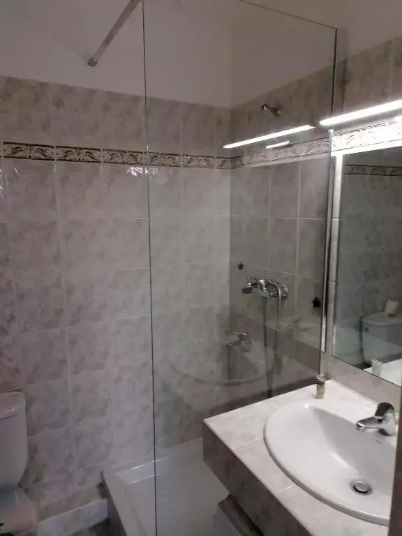 Studio neuf 25 m2, terrasse 35 m2 proche port Nice, Centre ville