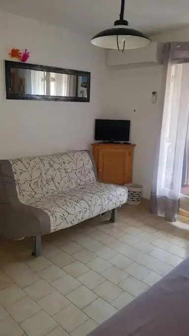 Studio cabine climatisé rez de jardin plage 150m Boucanet