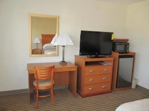 Redwood Inn