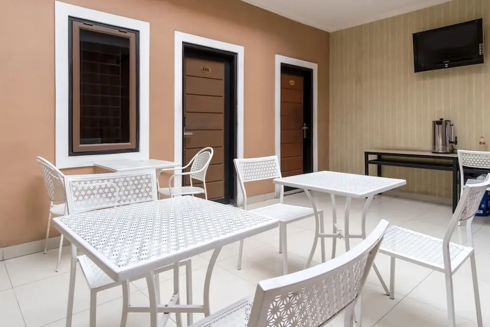 Oyo 1244 Wisma Syariah Aceh House