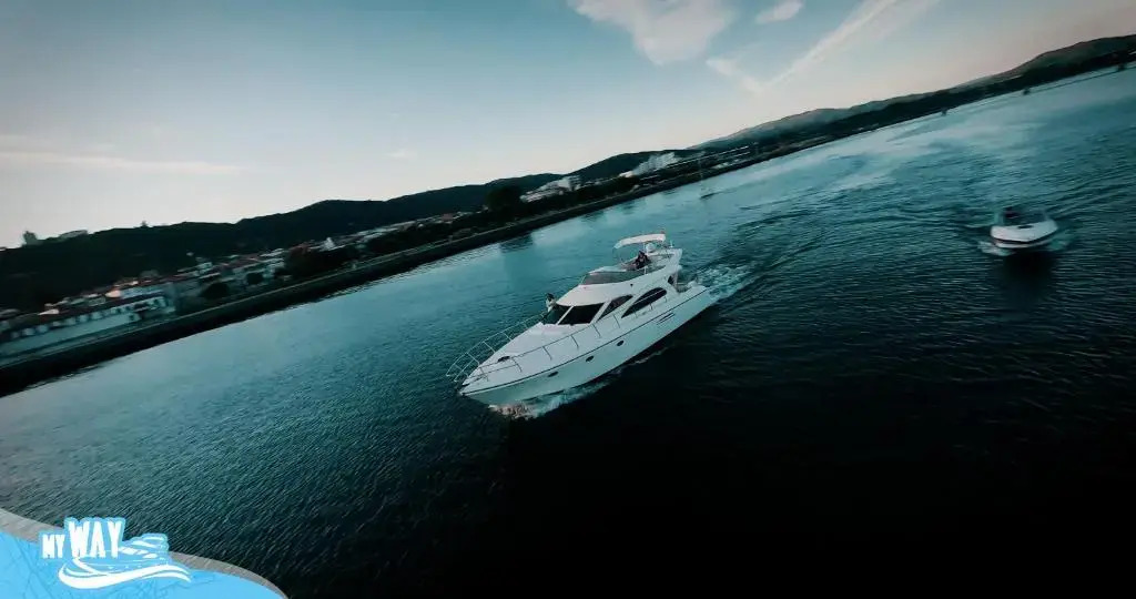 Barco no Coração da Cidade - Iate de 5 estrelas