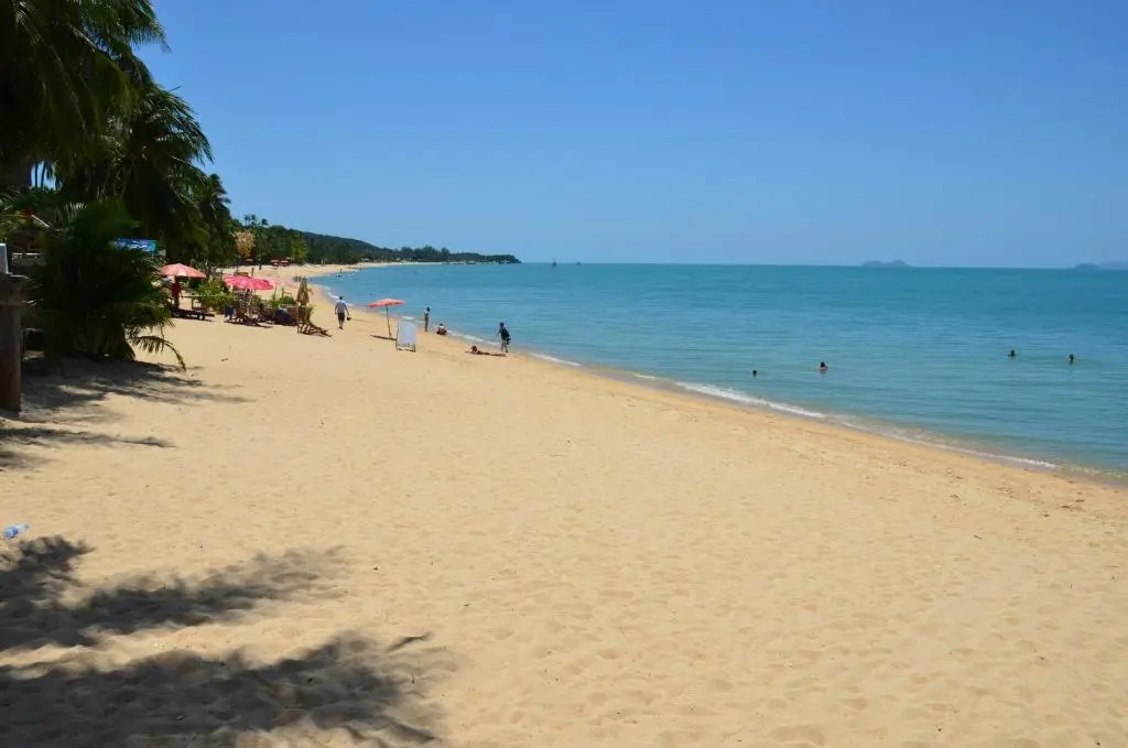 Baan Banyan Villa, wood house short walk to Mae Nam beach