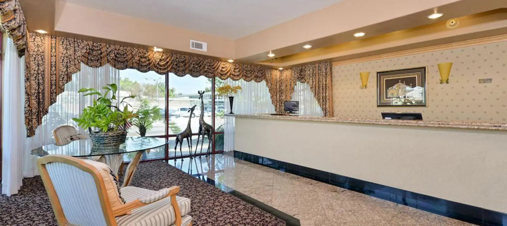 Tarzana Inn