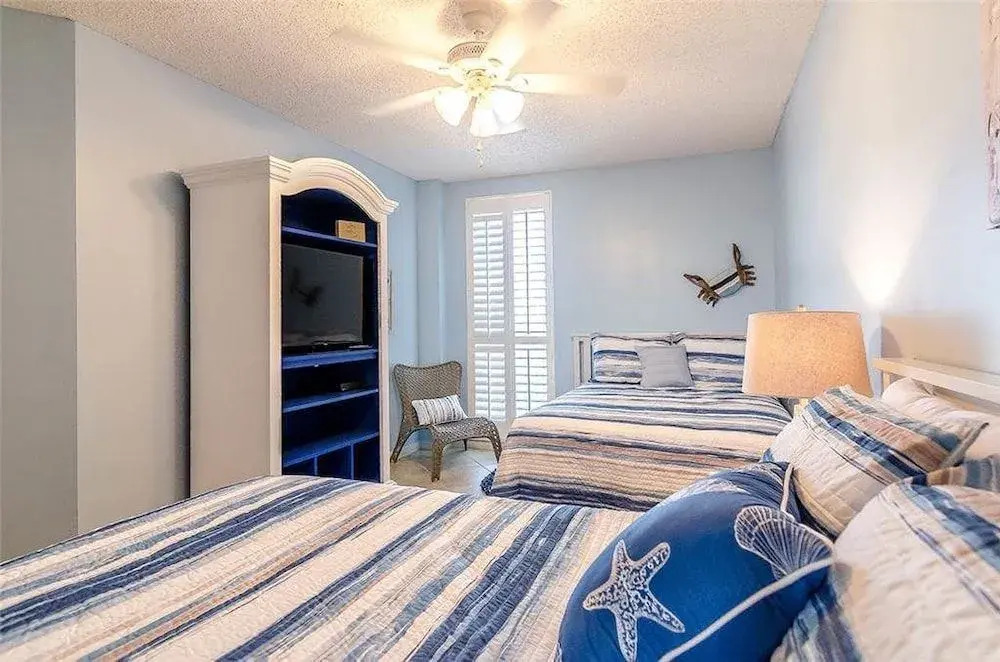 Windward Pointe 1003 - 3 Br condo by RedAwning
