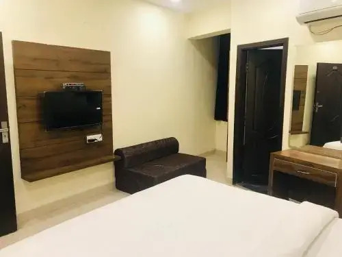 Hotel 50-50