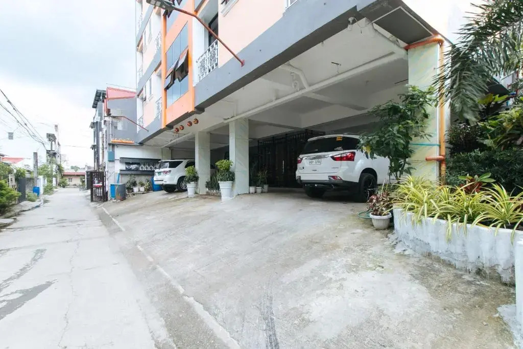 RedDoorz @ Jardin LRT Tayuman Manila
