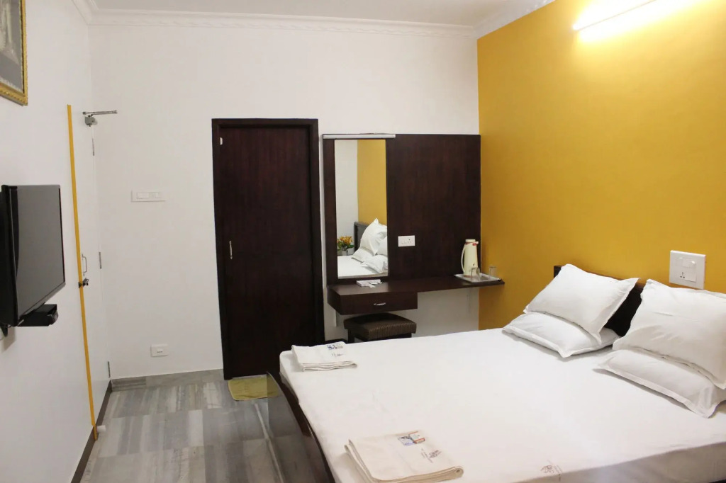 Sri Aarvee Hotels