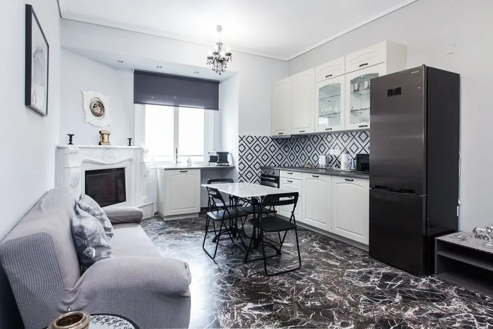 Modern apt with Increbilbe Athens Views