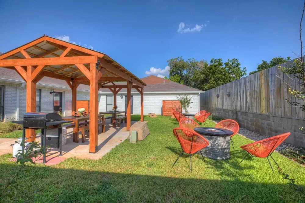 New Upscale Casita With Hot Tub & Grill