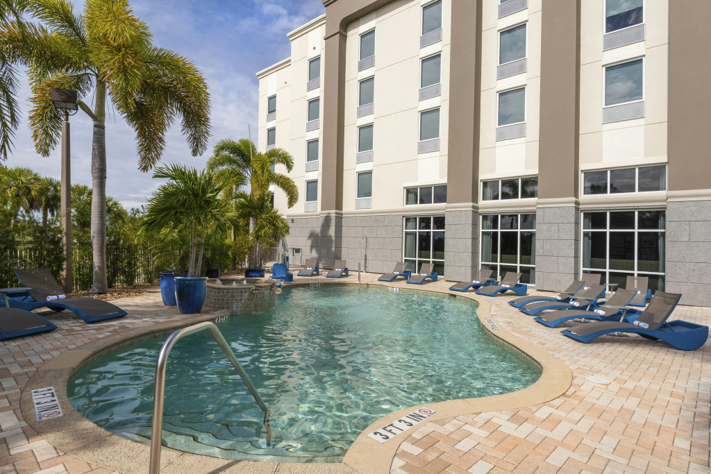 Hampton Inn & Suites Fort Myers-Colonial Boulevard