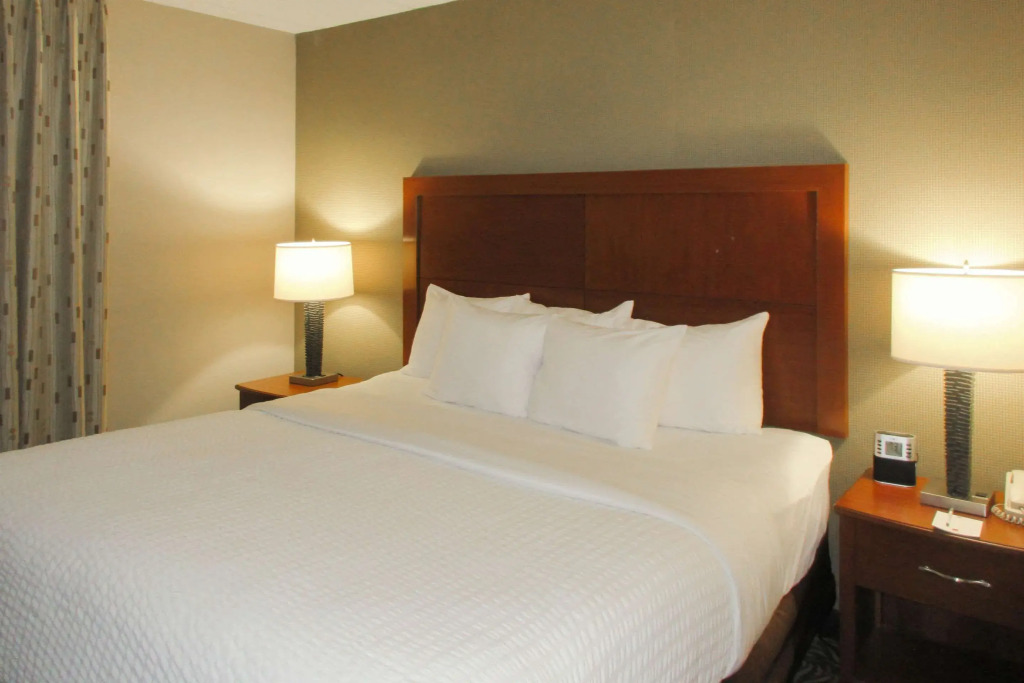 Clarion Inn & Suites Cortland - University Area