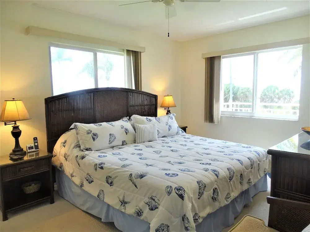 Sunset Royale - 200 2 Bedrooms 2 Bathrooms Apts