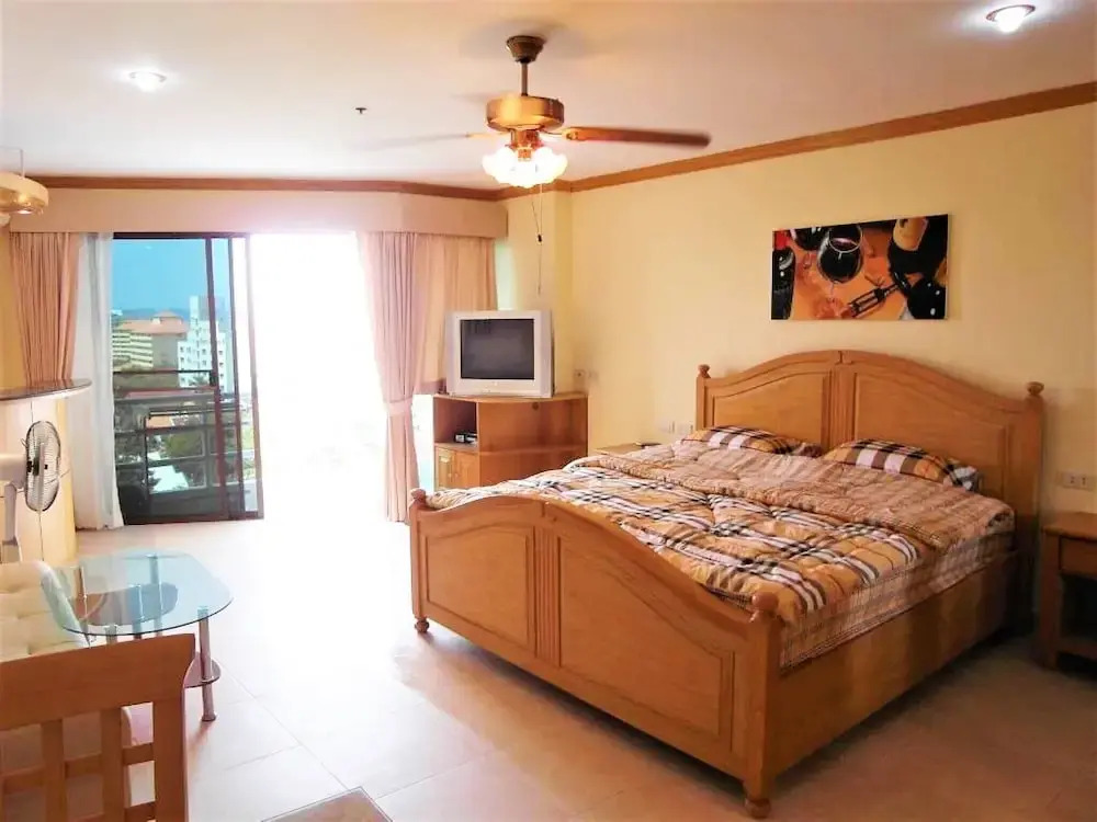 View Talay 2B studio apartment Pattaya 8th Floor sea view