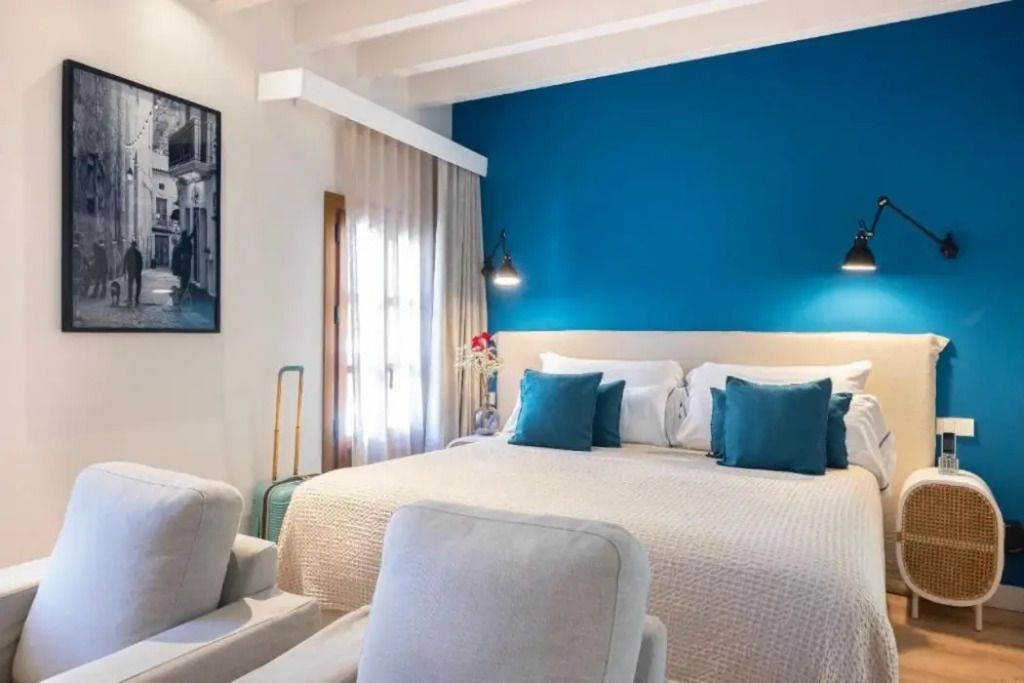 Отель Samaritana Suites