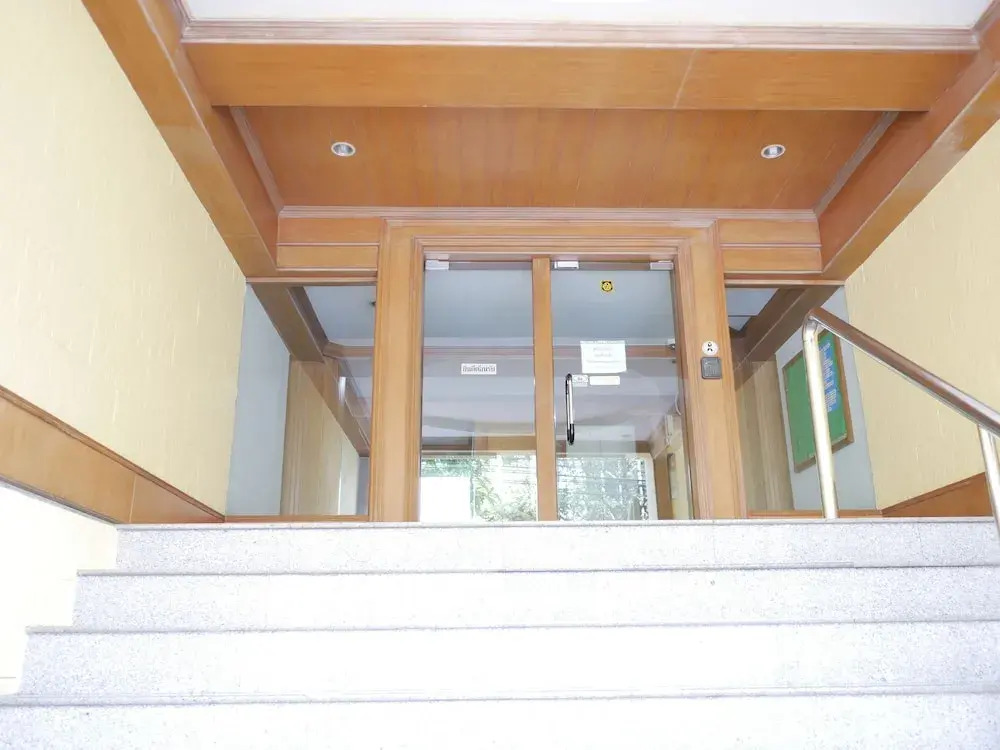 Baansuan Condo - MRT Cultural Station