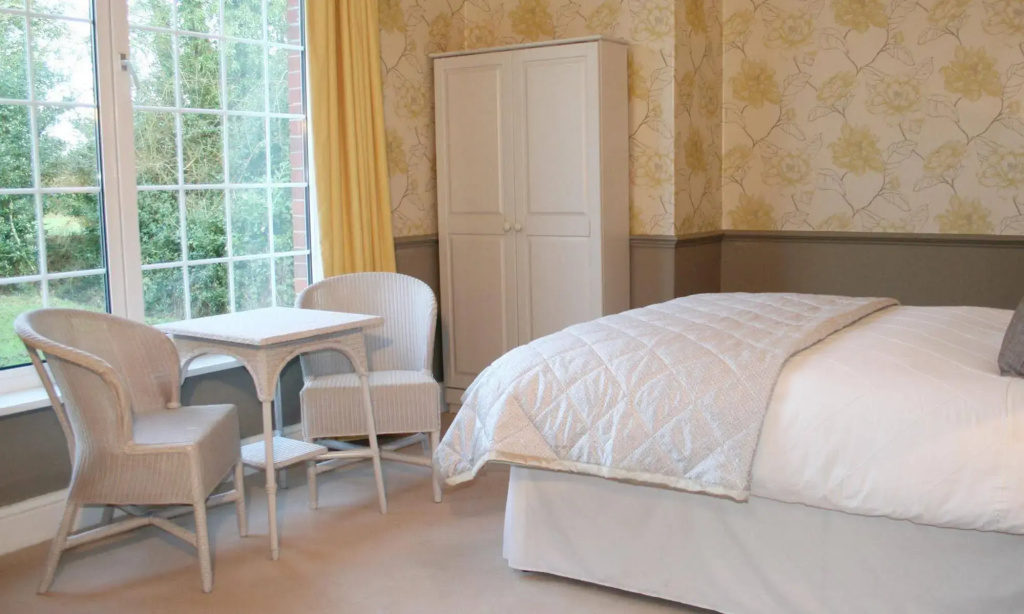 Trivelles Waterhall Country Gatwick Hotel & airport parking