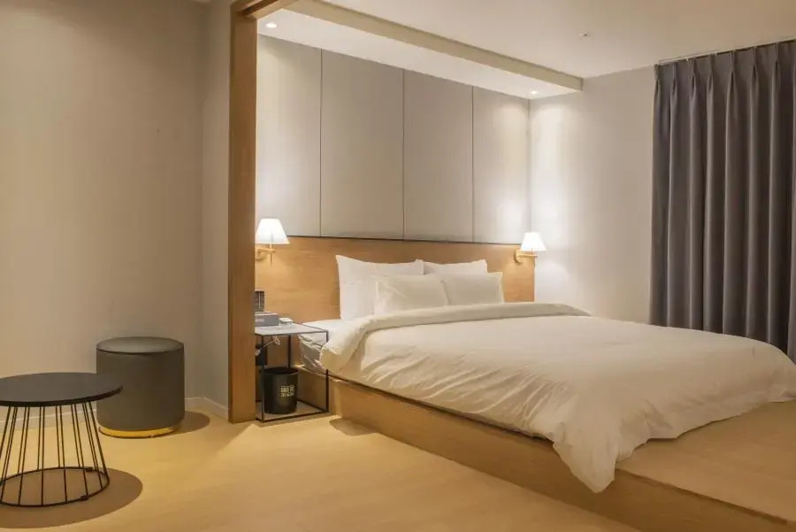 GRAY195 Hotel