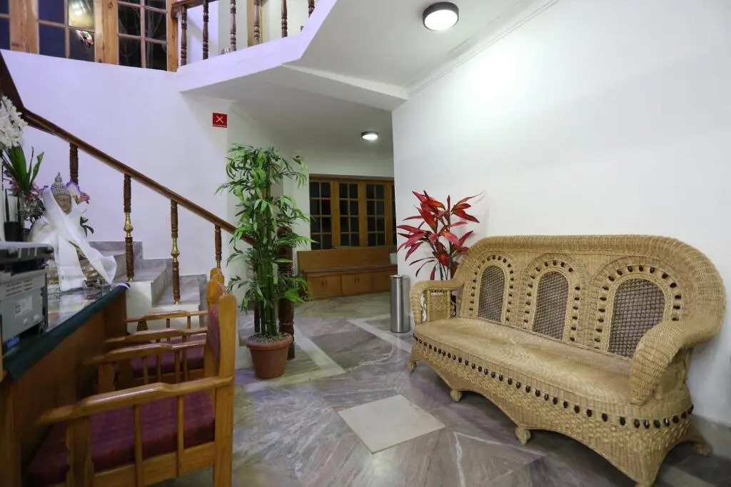 Hotel Charu Palace