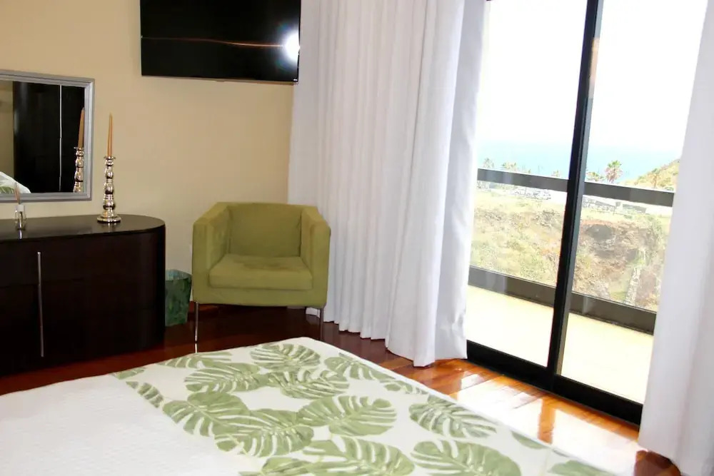 House with 4 Bedrooms in Caniço, with Wonderful Sea View, Private Pool, Enclosed Garden