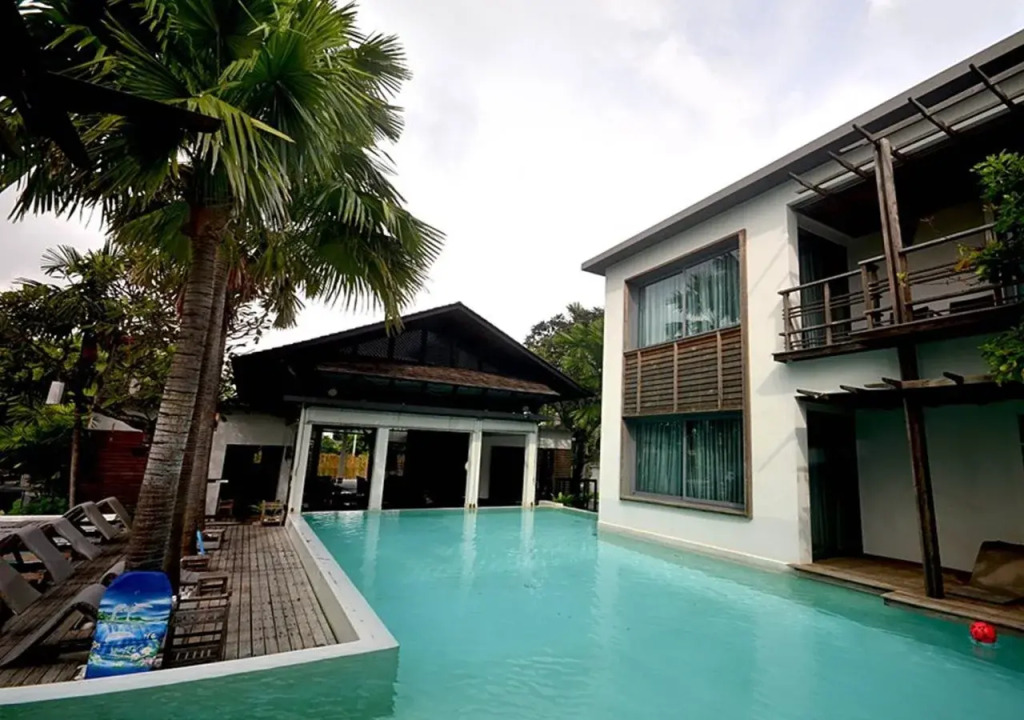 Paragon Inn