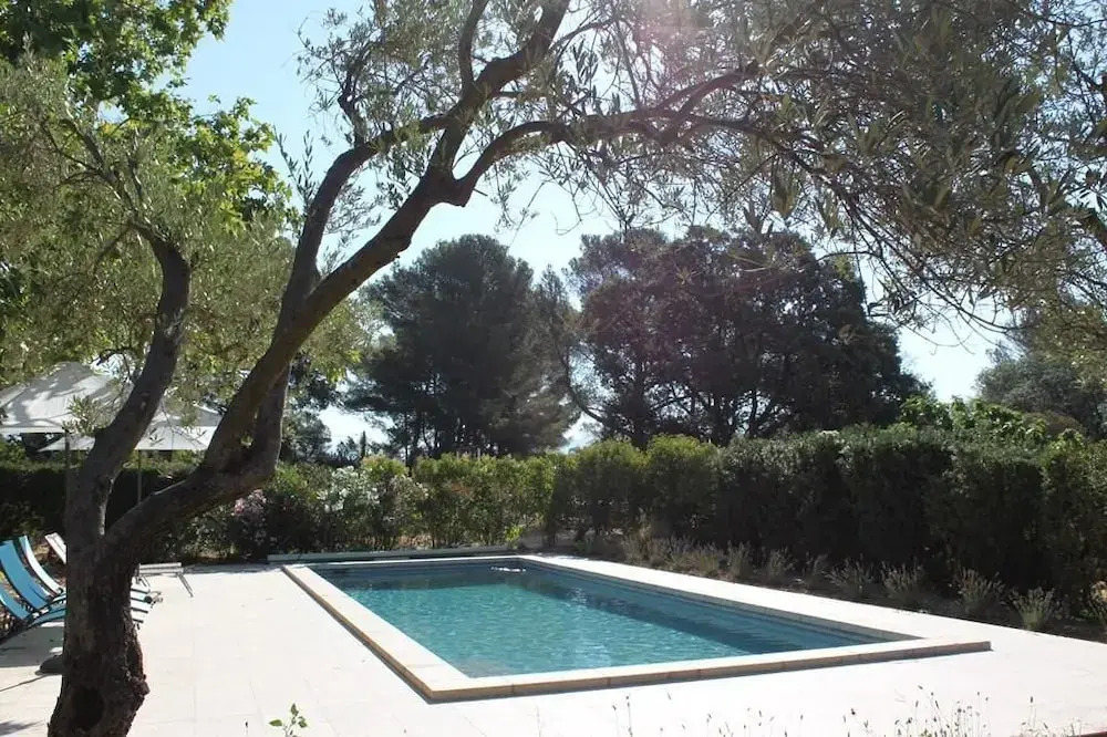 Villa croix du sud with swimming pool and park in Marseille Chalet 4