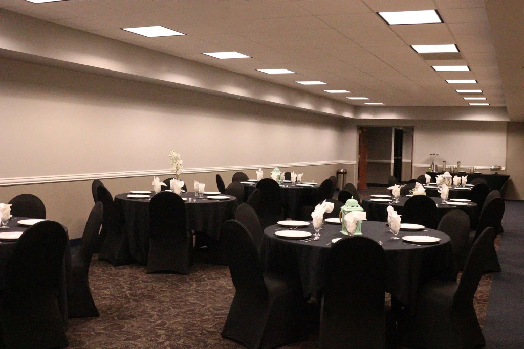 AmericInn by Wyndham Mankato Event Center near MSU