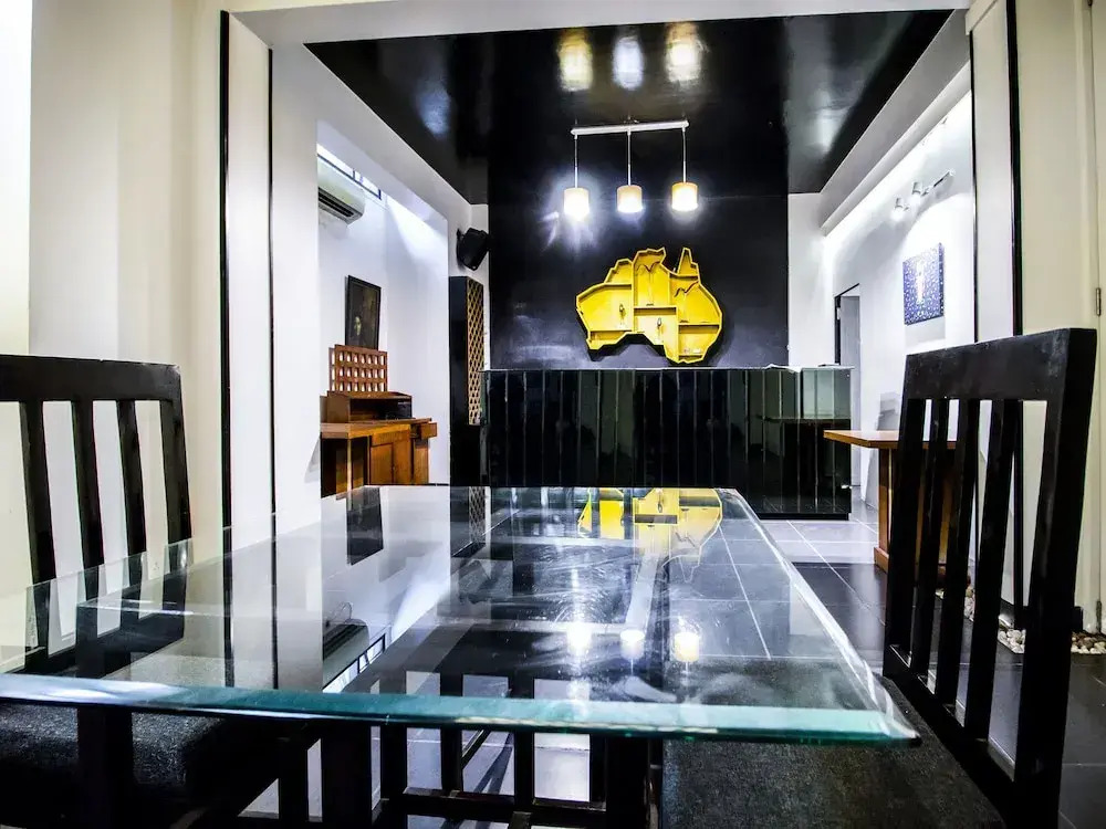OYO 11166 The Saneer Boutique Hotel
