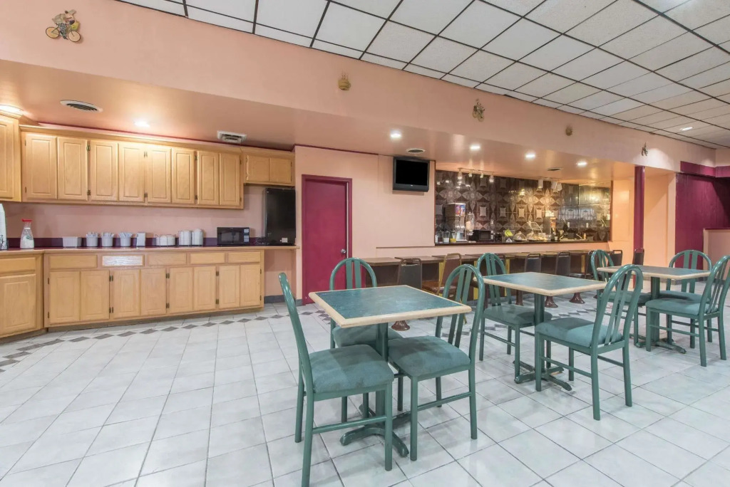 Castle inn & suites by OYO Lawton