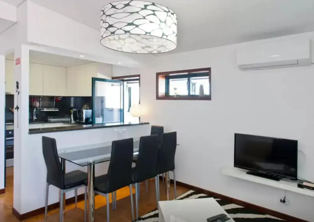Modern 1-bedroom Apartment Just Outside of Porto With 2 Terraces and V