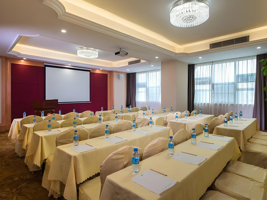 Vienna Hotel Guangdong Dongguan Tangxia South High-Speed Railway Station
