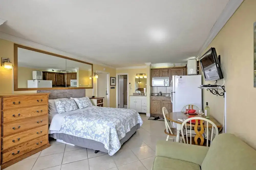 Daytona Beach Studio w/ Oceanfront Balcony & Pool!