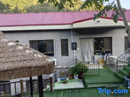 Yunmiao Xiaozhu Guesthouse in Miaofeng Mountain