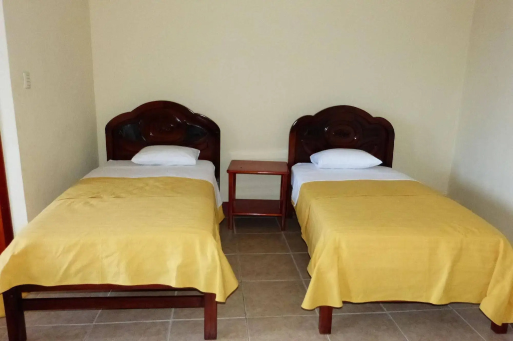 Gloria - Galápagos Inn