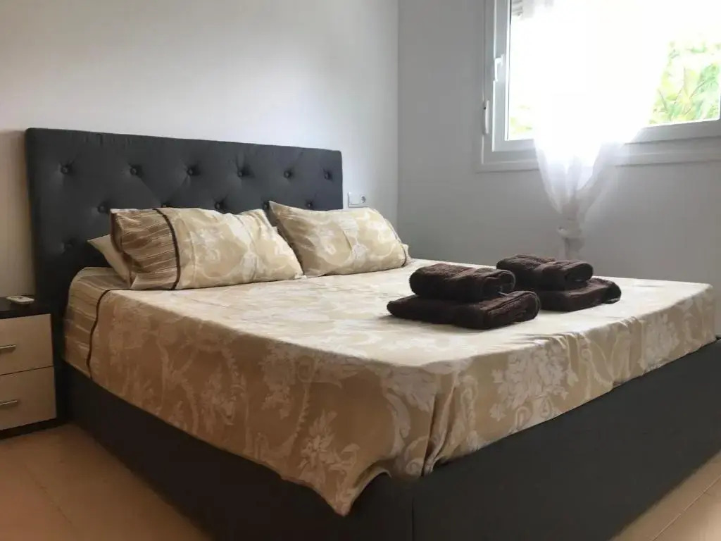 2 bed apartment on Condado De Alhama with roof solarium N5