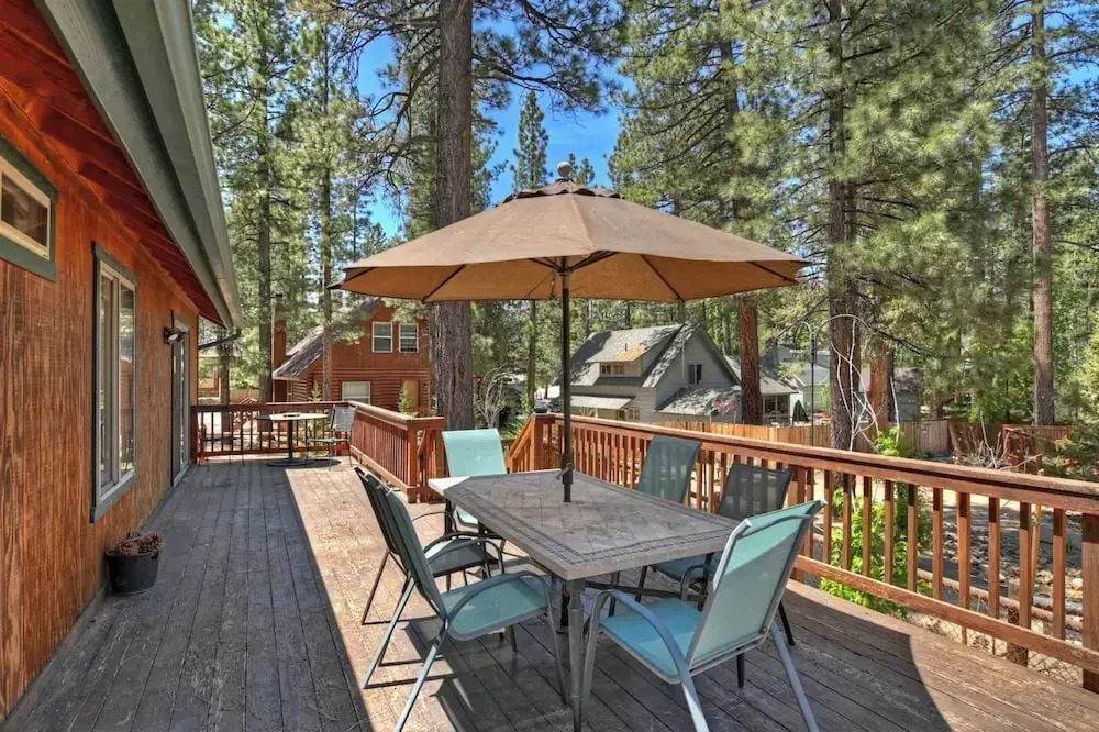 Teakwood Cozy Wood Cabin with Fireplace
