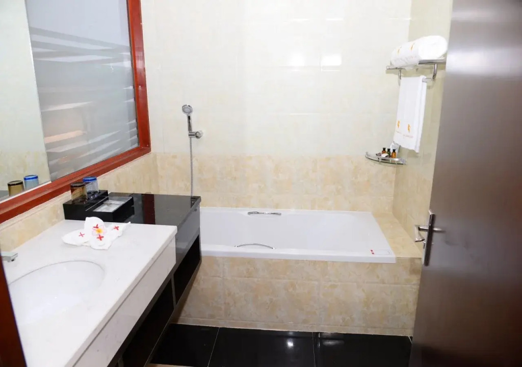 Royal Hinthar Hotel