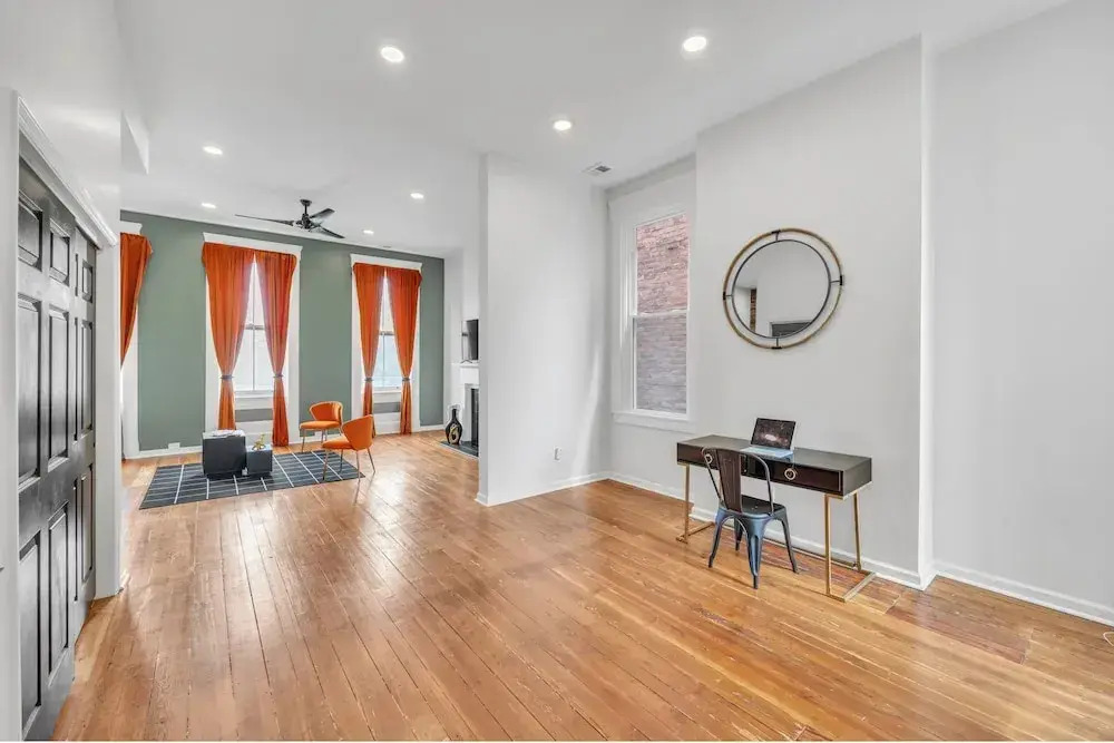 2 King/3 Bath, Toddler Friendly, Free Parking/laundry 2 Bedroom Duplex by Redawning