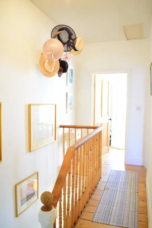 1 Bedroom Home With Private Garden in Barons Court