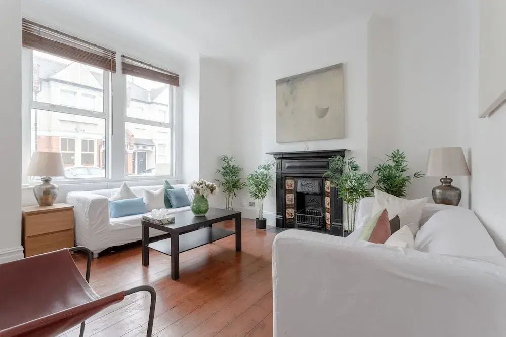 Spacious 4 Bedroom House Close to Tooting Station