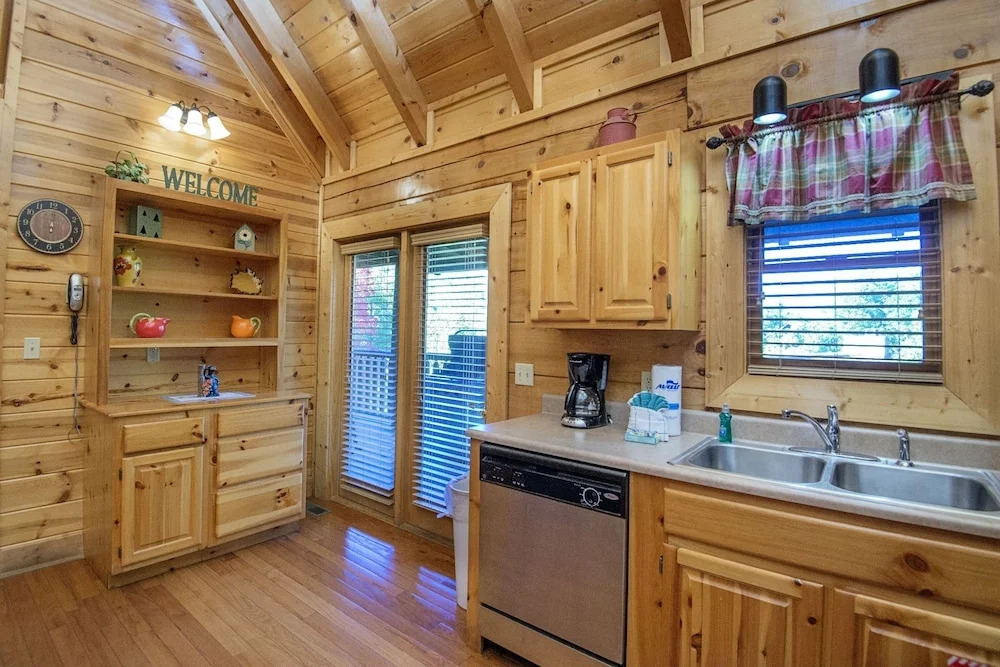 Er 244 â Black Hawk Hideaway Great Location â Close To Town! 2 Bedroom Cabin by RedAwning