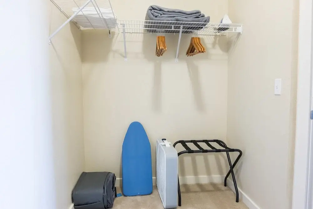 SoHo 1 BR with Balcony by Frontdesk