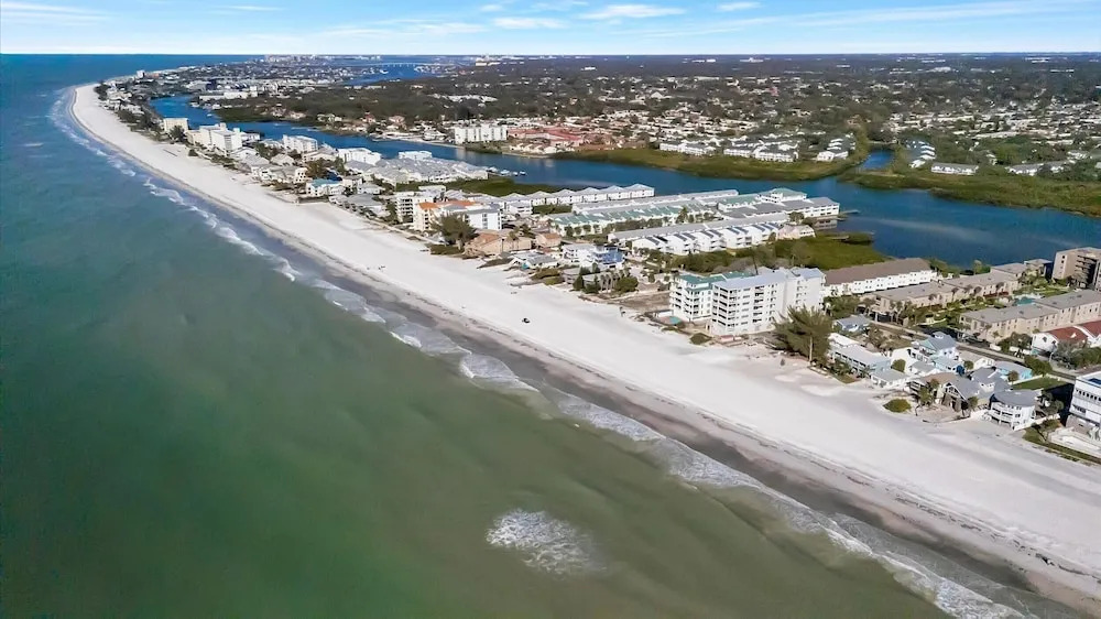 Beach Access Heated Pool Resort Condo for 8