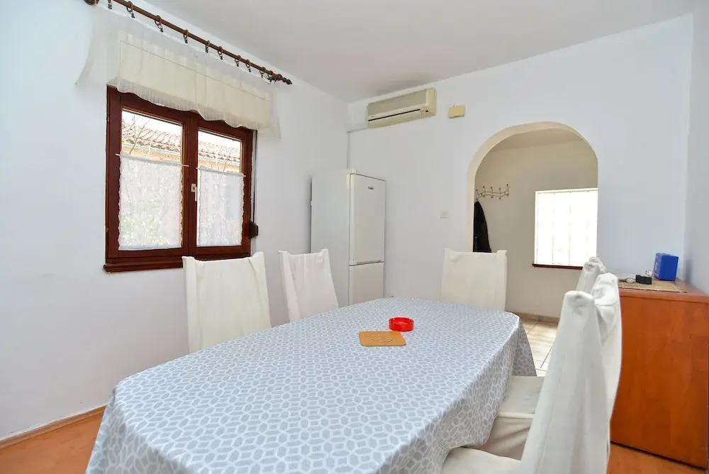 Apartment 623