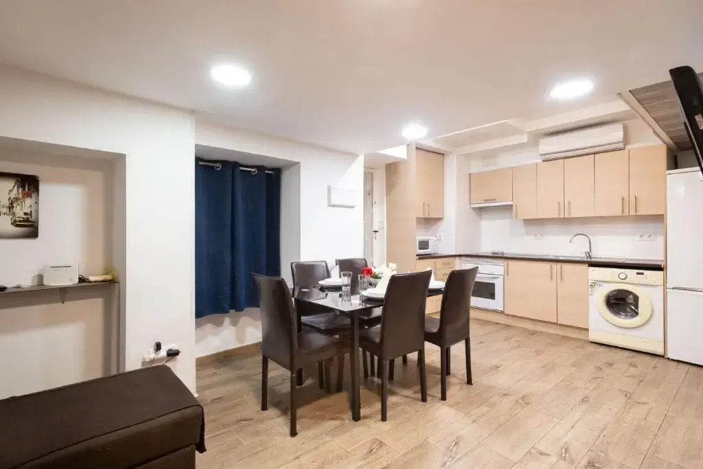 Apartamentos Day Madrid BEATAS Centro Gran Via Sol Malasaña