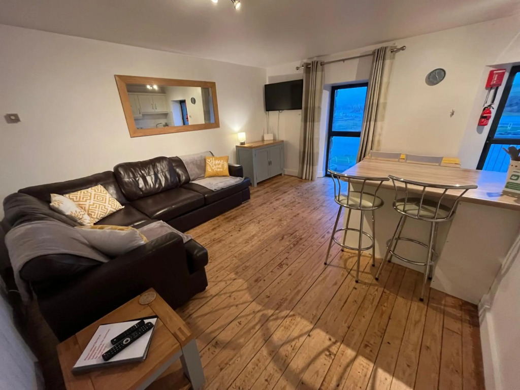 Apartment 12, Sea Wharf