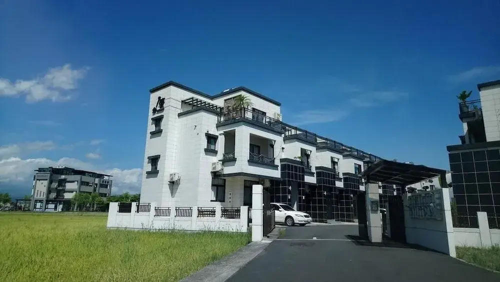 Iris Country Houses