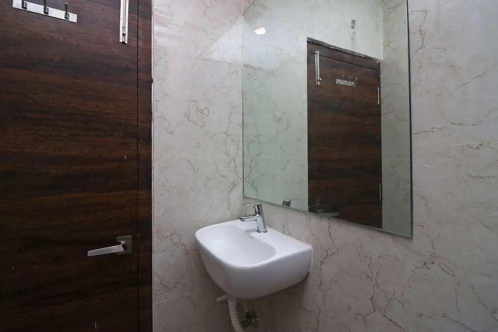 Krishna Plaza by OYO Rooms