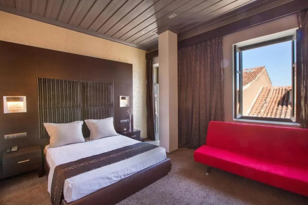 Aion Luxury Hotel