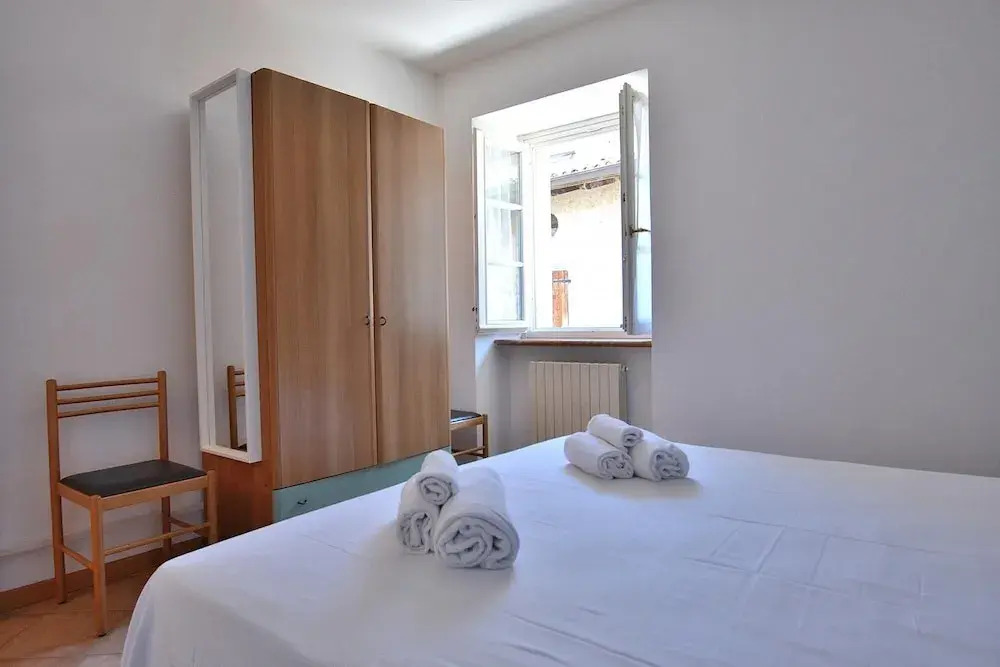 Pop Art Apartment - Sleeps 6 in Torri del Benaco Downtown